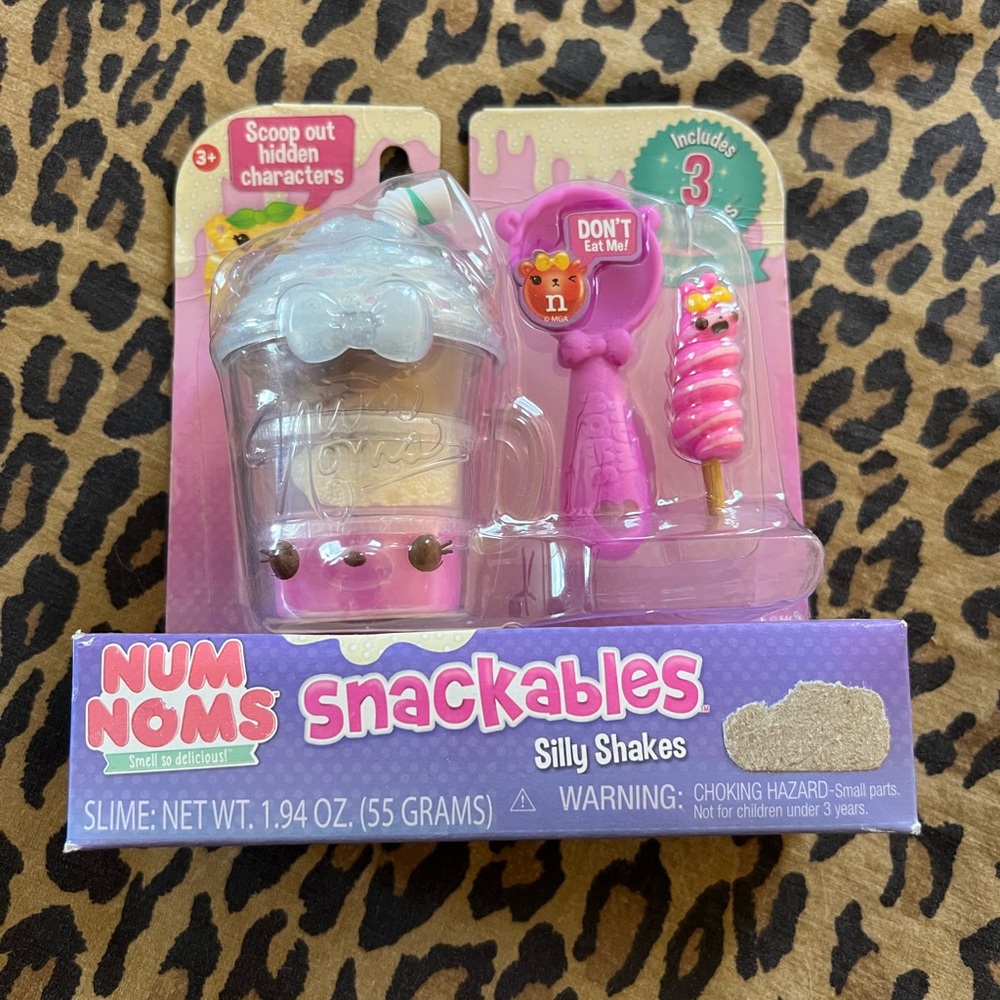 NIB Num Noms Snackables Silly Shakes Neapolitan Shake Scented